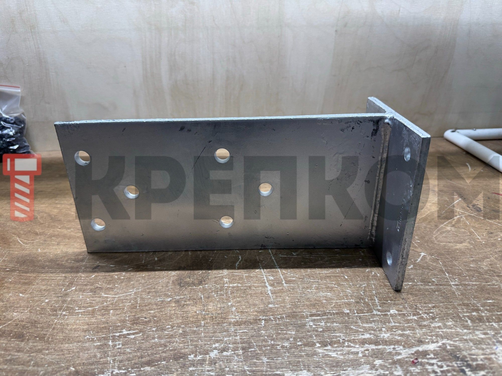 Опора Т-образная для столбов 140х140х308 мм Holz F70140L с отверстиями, горячий цинк - фото